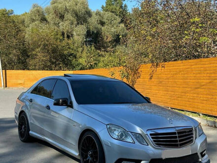 Сірий Мерседес Е-Клас, об'ємом двигуна 3.5 л та пробігом 132 тис. км за 18900 $, фото 1 на Automoto.ua