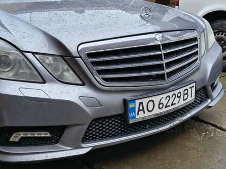 Серый Мерседес Е-Класс, объемом двигателя 2.2 л и пробегом 300 тыс. км за 11000 $, фото 1 на Automoto.ua
