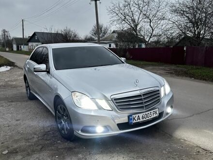 Сірий Мерседес Е-Клас, об'ємом двигуна 2.1 л та пробігом 330 тис. км за 12500 $, фото 1 на Automoto.ua