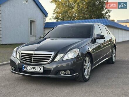 Мерседес Е-Клас 2011 у Бродах на Automoto.ua Сірий Мерседес Е-Клас, об'ємом двигуна 2.2 л та пробігом 314 тис. км за 12150 $, фото 1 на Automoto.ua