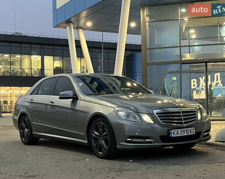 Серый Мерседес Е-Класс, объемом двигателя 2.1 л и пробегом 288 тыс. км за 10990 $, фото 1 на Automoto.ua