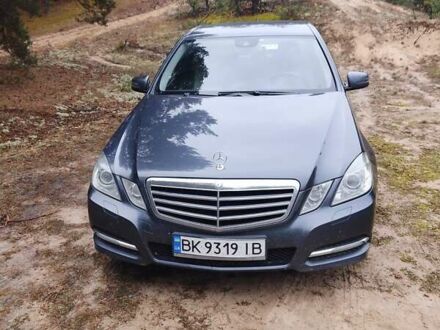 Серый Мерседес Е-Класс, объемом двигателя 2.2 л и пробегом 320 тыс. км за 12700 $, фото 1 на Automoto.ua
