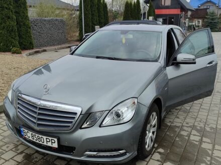 Серый Мерседес Е-Класс, объемом двигателя 2.1 л и пробегом 394 тыс. км за 10500 $, фото 1 на Automoto.ua