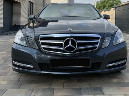 Серый Мерседес Е-Класс, объемом двигателя 2.2 л и пробегом 283 тыс. км за 14750 $, фото 1 на Automoto.ua