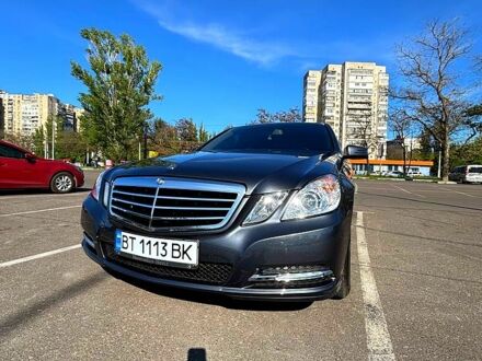 Сірий Мерседес Е-Клас, об'ємом двигуна 2.1 л та пробігом 250 тис. км за 14000 $, фото 1 на Automoto.ua