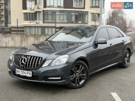 Серый Мерседес Е-Класс, объемом двигателя 2.2 л и пробегом 291 тыс. км за 11800 $, фото 1 на Automoto.ua