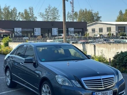 Сірий Мерседес Е-Клас, об'ємом двигуна 2.14 л та пробігом 230 тис. км за 13500 $, фото 1 на Automoto.ua