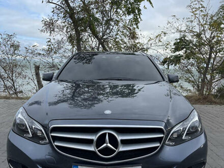 Серый Мерседес Е-Класс, объемом двигателя 2.1 л и пробегом 280 тыс. км за 20000 $, фото 1 на Automoto.ua