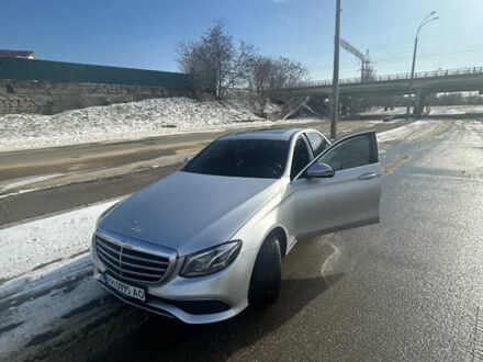 Сірий Мерседес Е-Клас, об'ємом двигуна 1.95 л та пробігом 65 тис. км за 31500 $, фото 1 на Automoto.ua