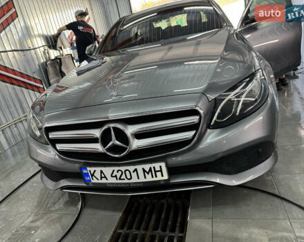 Сірий Мерседес Е-Клас, об'ємом двигуна 1.95 л та пробігом 250 тис. км за 26500 $, фото 1 на Automoto.ua