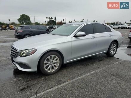 Серый Мерседес Е-Класс, объемом двигателя 2 л и пробегом 133 тыс. км за 6000 $, фото 1 на Automoto.ua