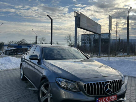 Сірий Мерседес Е-Клас, об'ємом двигуна 2 л та пробігом 151 тис. км за 28300 $, фото 1 на Automoto.ua