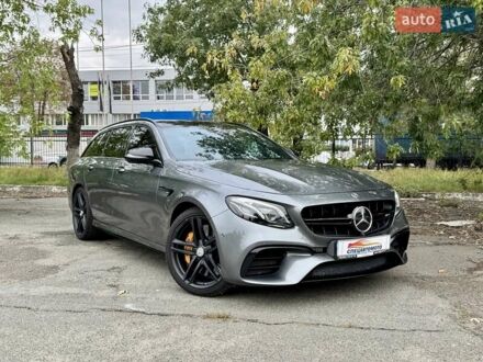 Сірий Мерседес Е-Клас, об'ємом двигуна 3.98 л та пробігом 40 тис. км за 55990 $, фото 1 на Automoto.ua