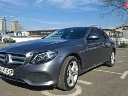 Сірий Мерседес Е-Клас, об'ємом двигуна 2 л та пробігом 216 тис. км за 31000 $, фото 1 на Automoto.ua