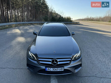 Мерседес Е-Класс 2018 в Ковель на Automoto.ua Серый Мерседес Е-Класс, объемом двигателя 2 л и пробегом 220 тыс. км за 26777 $, фото 1 на Automoto.ua