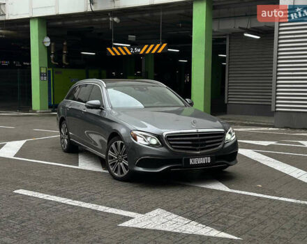 Мерседес Е-Клас 2018 у Києві на Automoto.ua Сірий Мерседес Е-Клас, об'ємом двигуна 3 л та пробігом 40 тис. км за 32700 $, фото 1 на Automoto.ua