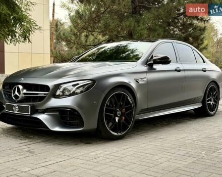 Сірий Мерседес Е-Клас, об'ємом двигуна 3.98 л та пробігом 17 тис. км за 96500 $, фото 1 на Automoto.ua