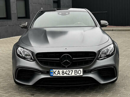 Сірий Мерседес Е-Клас, об'ємом двигуна 3.98 л та пробігом 76 тис. км за 74000 $, фото 1 на Automoto.ua