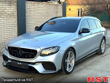 Серый Мерседес Е-Класс, объемом двигателя 2.2 л и пробегом 186 тыс. км за 23800 $, фото 1 на Automoto.ua