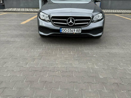 Серый Мерседес Е-Класс, объемом двигателя 2.2 л и пробегом 57 тыс. км за 48000 $, фото 1 на Automoto.ua