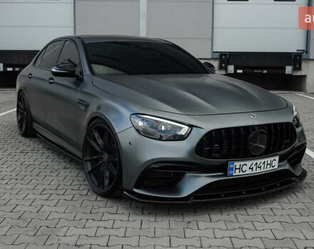 Серый Мерседес Е-Класс, объемом двигателя 4 л и пробегом 42 тыс. км за 89000 $, фото 1 на Automoto.ua