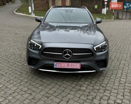 Сірий Мерседес Е-Клас, об'ємом двигуна 1.95 л та пробігом 22 тис. км за 41200 $, фото 1 на Automoto.ua