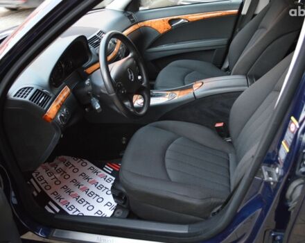 Синий Мерседес Е-Класс, объемом двигателя 0 л и пробегом 300 тыс. км за 9300 $, фото 10 на Automoto.ua