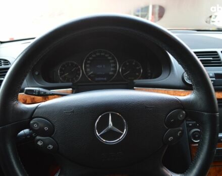 Синий Мерседес Е-Класс, объемом двигателя 0 л и пробегом 300 тыс. км за 9300 $, фото 5 на Automoto.ua