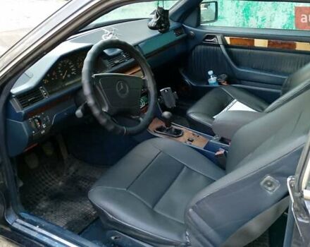 Синий Мерседес Е-Класс, объемом двигателя 2 л и пробегом 260 тыс. км за 3500 $, фото 1 на Automoto.ua