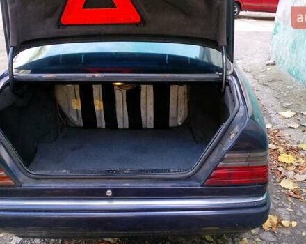 Синий Мерседес Е-Класс, объемом двигателя 2 л и пробегом 260 тыс. км за 3500 $, фото 6 на Automoto.ua