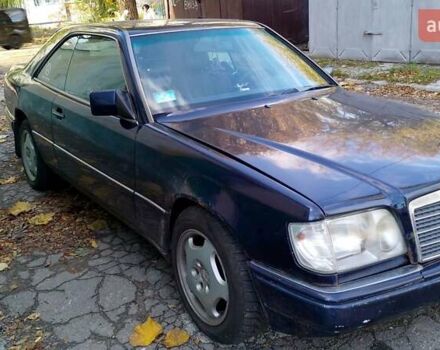 Синий Мерседес Е-Класс, объемом двигателя 2 л и пробегом 260 тыс. км за 3500 $, фото 5 на Automoto.ua