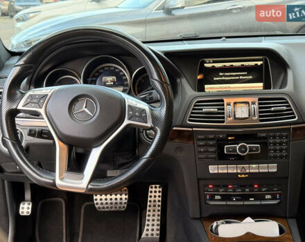 Синий Мерседес Е-Класс, объемом двигателя 3.5 л и пробегом 122 тыс. км за 17000 $, фото 18 на Automoto.ua