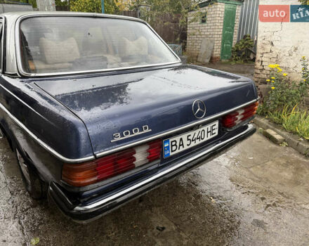 Мерседес Е-Класс 1982 в Кропивницком (Кировограде) на Automoto.ua Синий Мерседес Е-Класс, объемом двигателя 3 л и пробегом 287 тыс. км за 1500 $, фото 3 на Automoto.ua