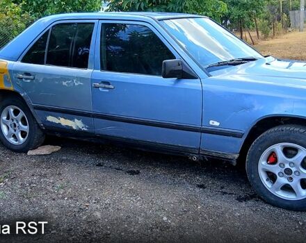 Синий Мерседес Е-Класс, объемом двигателя 2.3 л и пробегом 0 тыс. км за 600 $, фото 3 на Automoto.ua