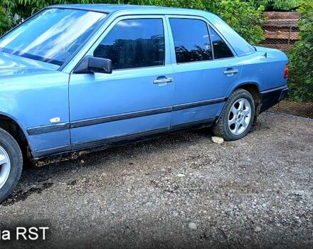 Синий Мерседес Е-Класс, объемом двигателя 2.3 л и пробегом 0 тыс. км за 600 $, фото 2 на Automoto.ua