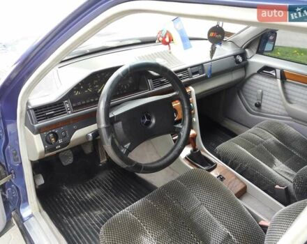 Синий Мерседес Е-Класс, объемом двигателя 2 л и пробегом 355 тыс. км за 3100 $, фото 5 на Automoto.ua