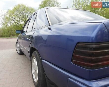 Синий Мерседес Е-Класс, объемом двигателя 2 л и пробегом 355 тыс. км за 3100 $, фото 2 на Automoto.ua