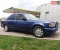 Синій Мерседес Е-Клас, об'ємом двигуна 2 л та пробігом 354 тис. км за 2000 $, фото 1 на Automoto.ua