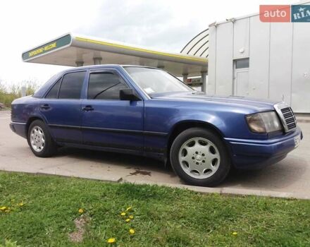 Синий Мерседес Е-Класс, объемом двигателя 2 л и пробегом 355 тыс. км за 3100 $, фото 1 на Automoto.ua