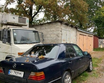 Синий Мерседес Е-Класс, объемом двигателя 2.6 л и пробегом 423 тыс. км за 1000 $, фото 2 на Automoto.ua