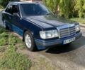 Синий Мерседес Е-Класс, объемом двигателя 2.3 л и пробегом 350 тыс. км за 2200 $, фото 5 на Automoto.ua