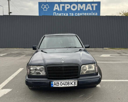 Синий Мерседес Е-Класс, объемом двигателя 2.3 л и пробегом 370 тыс. км за 2900 $, фото 1 на Automoto.ua
