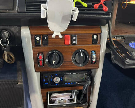 Синий Мерседес Е-Класс, объемом двигателя 2.5 л и пробегом 100 тыс. км за 1100 $, фото 7 на Automoto.ua