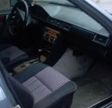 Синий Мерседес Е-Класс, объемом двигателя 2.55 л и пробегом 255 тыс. км за 2500 $, фото 6 на Automoto.ua