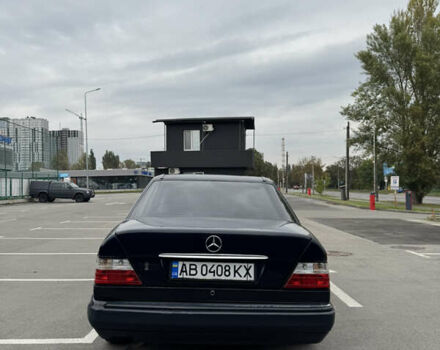 Синий Мерседес Е-Класс, объемом двигателя 2.3 л и пробегом 370 тыс. км за 2900 $, фото 3 на Automoto.ua