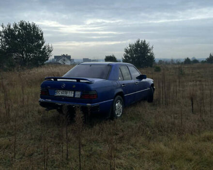 Синий Мерседес Е-Класс, объемом двигателя 2.5 л и пробегом 100 тыс. км за 1100 $, фото 1 на Automoto.ua