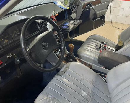 Синий Мерседес Е-Класс, объемом двигателя 2.5 л и пробегом 100 тыс. км за 1100 $, фото 5 на Automoto.ua