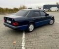 Синий Мерседес Е-Класс, объемом двигателя 2.3 л и пробегом 350 тыс. км за 2000 $, фото 2 на Automoto.ua