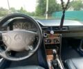 Синий Мерседес Е-Класс, объемом двигателя 2.3 л и пробегом 350 тыс. км за 2200 $, фото 10 на Automoto.ua