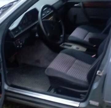 Синий Мерседес Е-Класс, объемом двигателя 2.55 л и пробегом 255 тыс. км за 2500 $, фото 9 на Automoto.ua